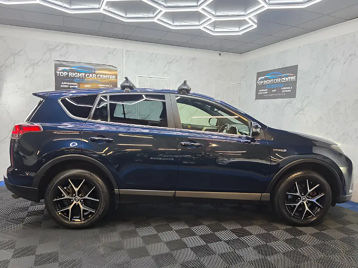 Used 2018 Toyota RAV4 Design Blue - Interior and Exterior details 7
