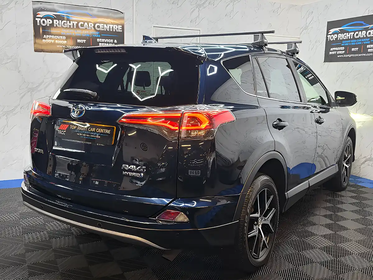 Used 2018 Toyota RAV4 Design Blue - Interior and Exterior details 8