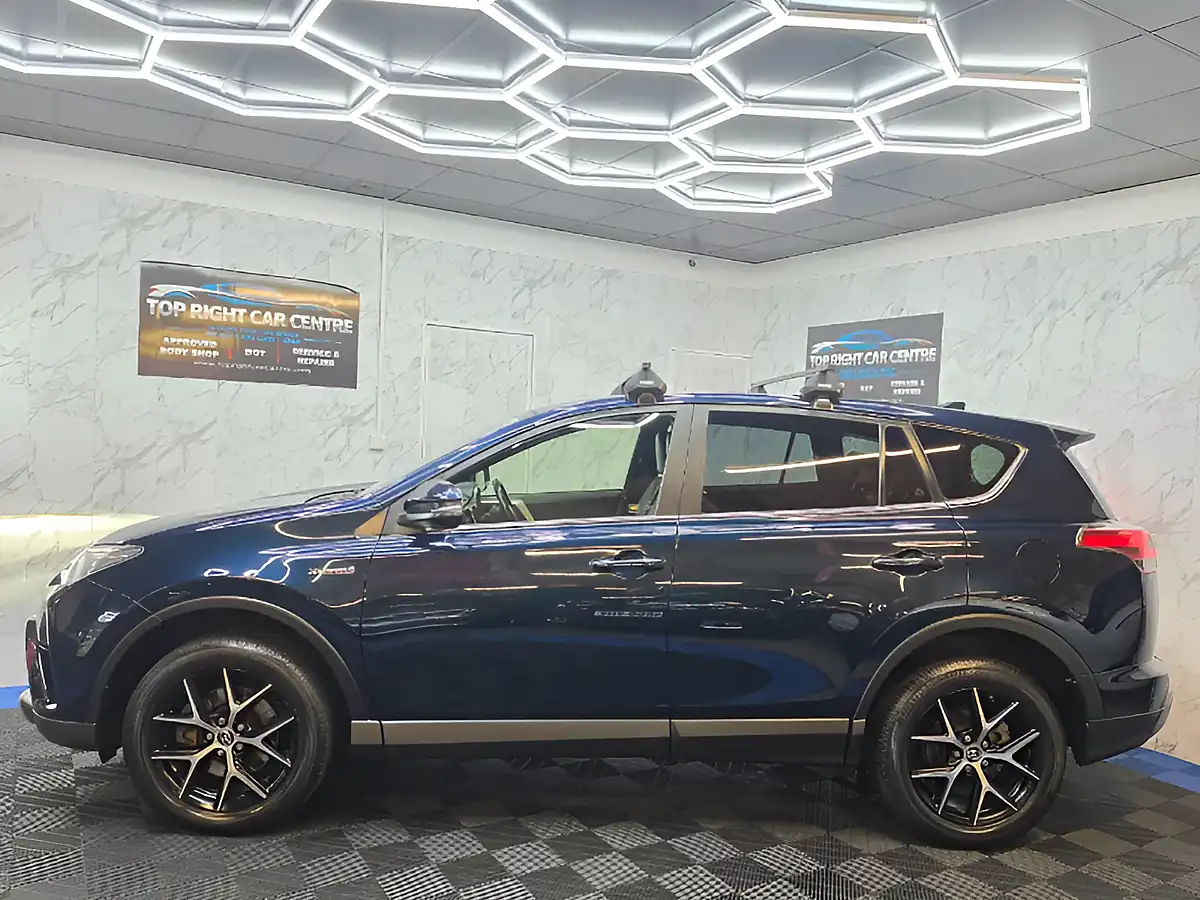 Used 2018 Toyota RAV4 Design Blue - Interior and Exterior details 9