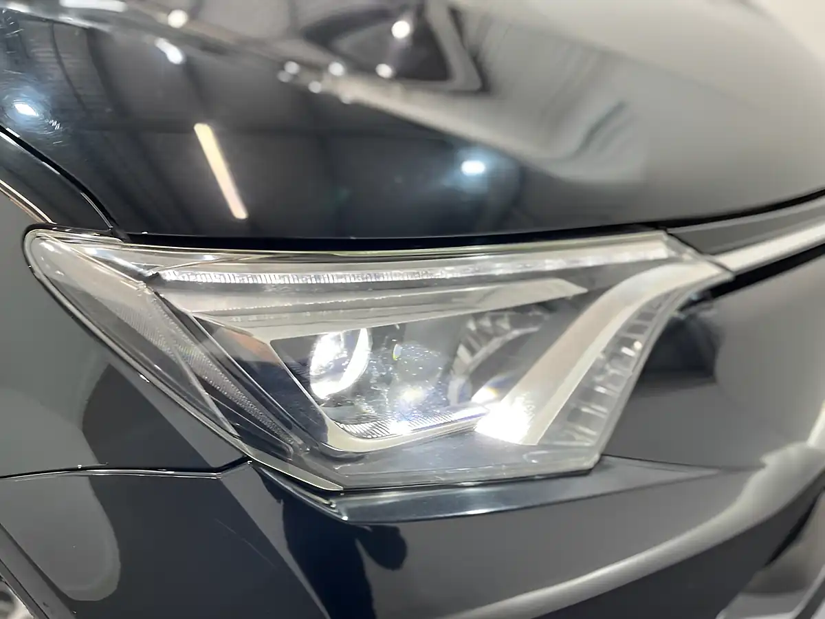Used 2018 Toyota Rav4 Icon Black - Interior and Exterior details 8