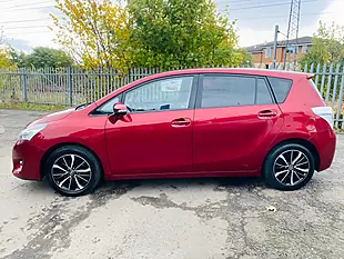 Used 2018 Toyota Verso Design Red - Interior and Exterior details 10