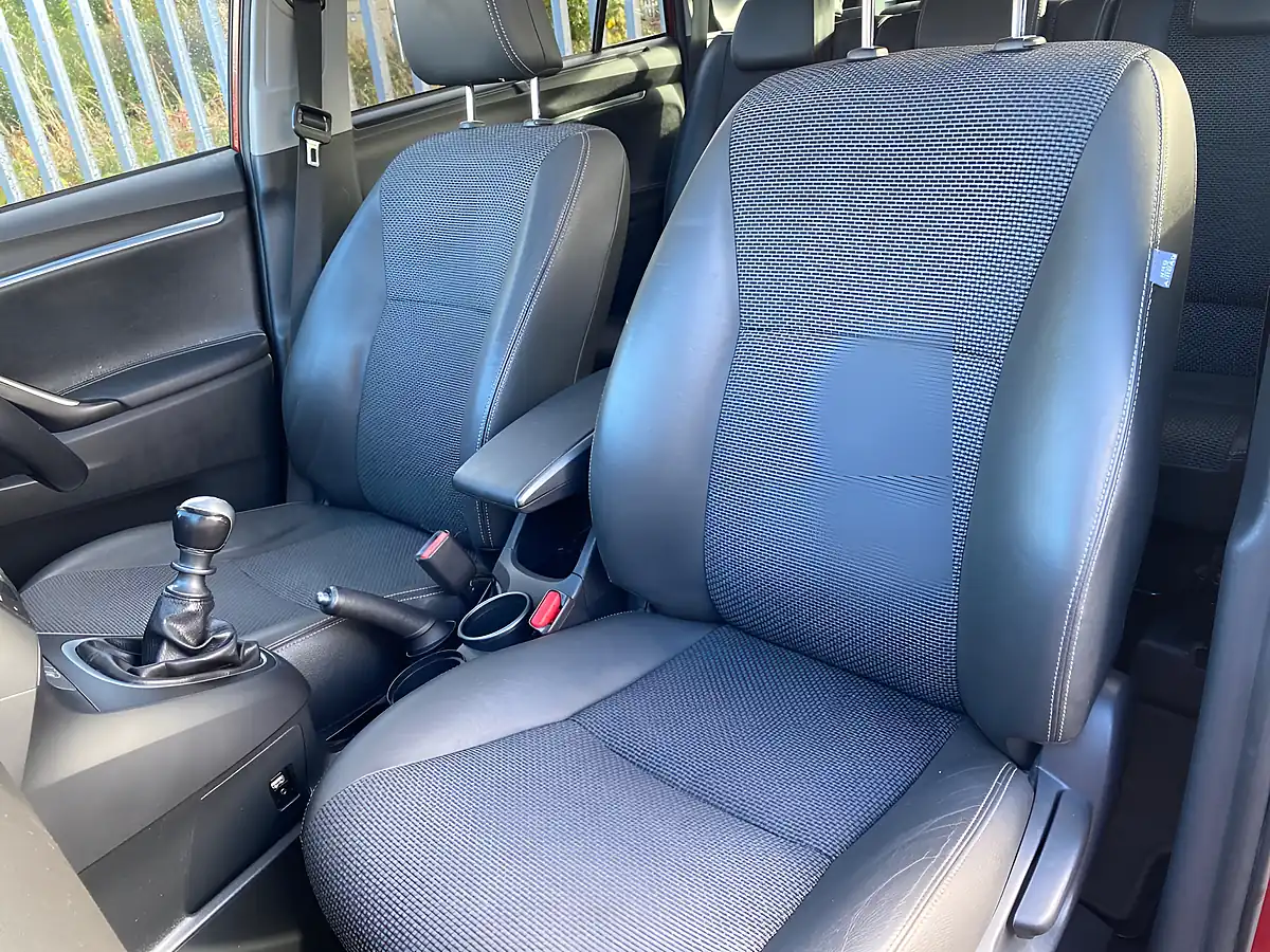 Used 2018 Toyota Verso Design Red - Interior and Exterior details 11