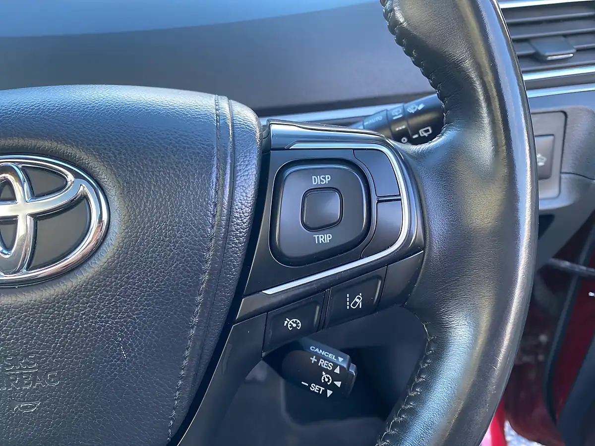 Used 2018 Toyota Verso Design Red - Interior and Exterior details 14