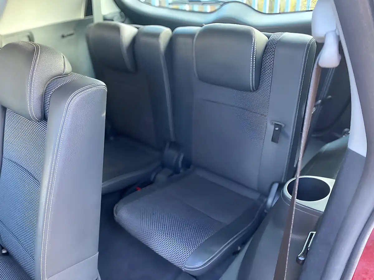Used 2018 Toyota Verso Design Red - Interior and Exterior details 18