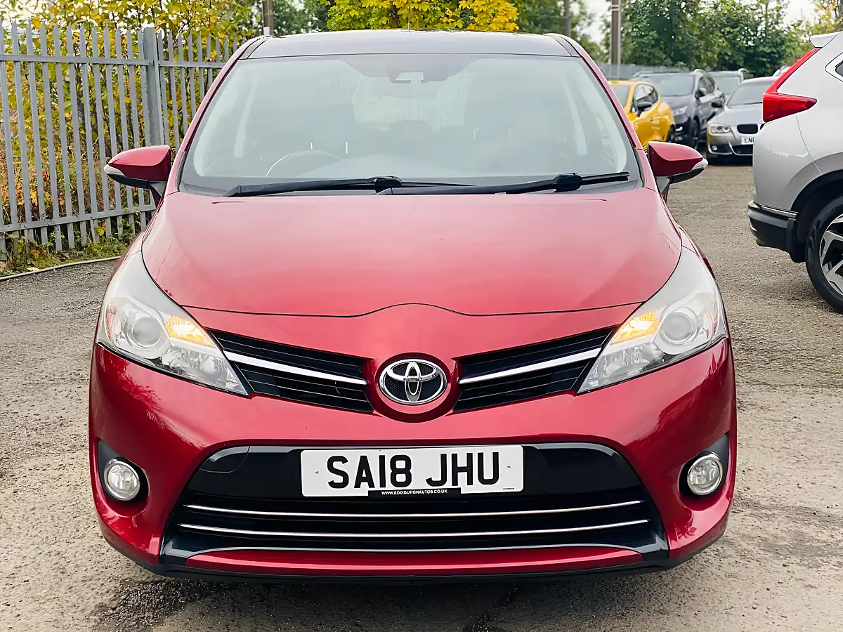 Used 2018 Toyota Verso Design Red - Interior and Exterior details 2