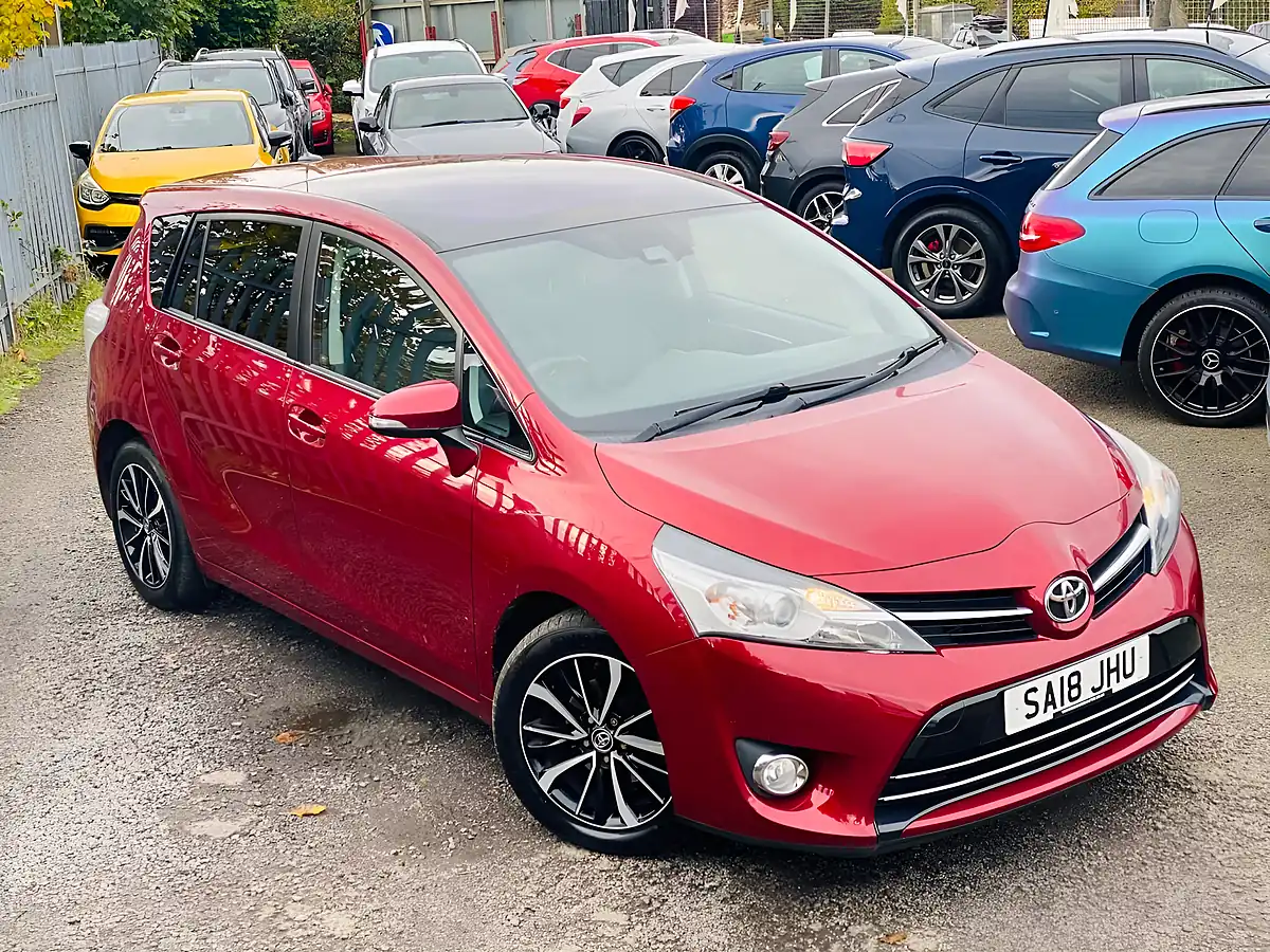 Used 2018 Toyota Verso Design Red - Interior and Exterior details 20