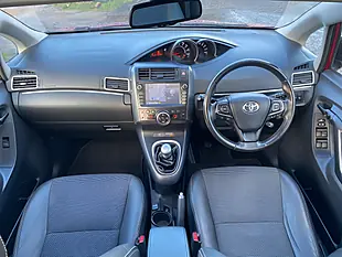 Used 2018 Toyota Verso Design Red - Interior and Exterior details 4