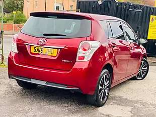 Used 2018 Toyota Verso Design Red - Interior and Exterior details 7