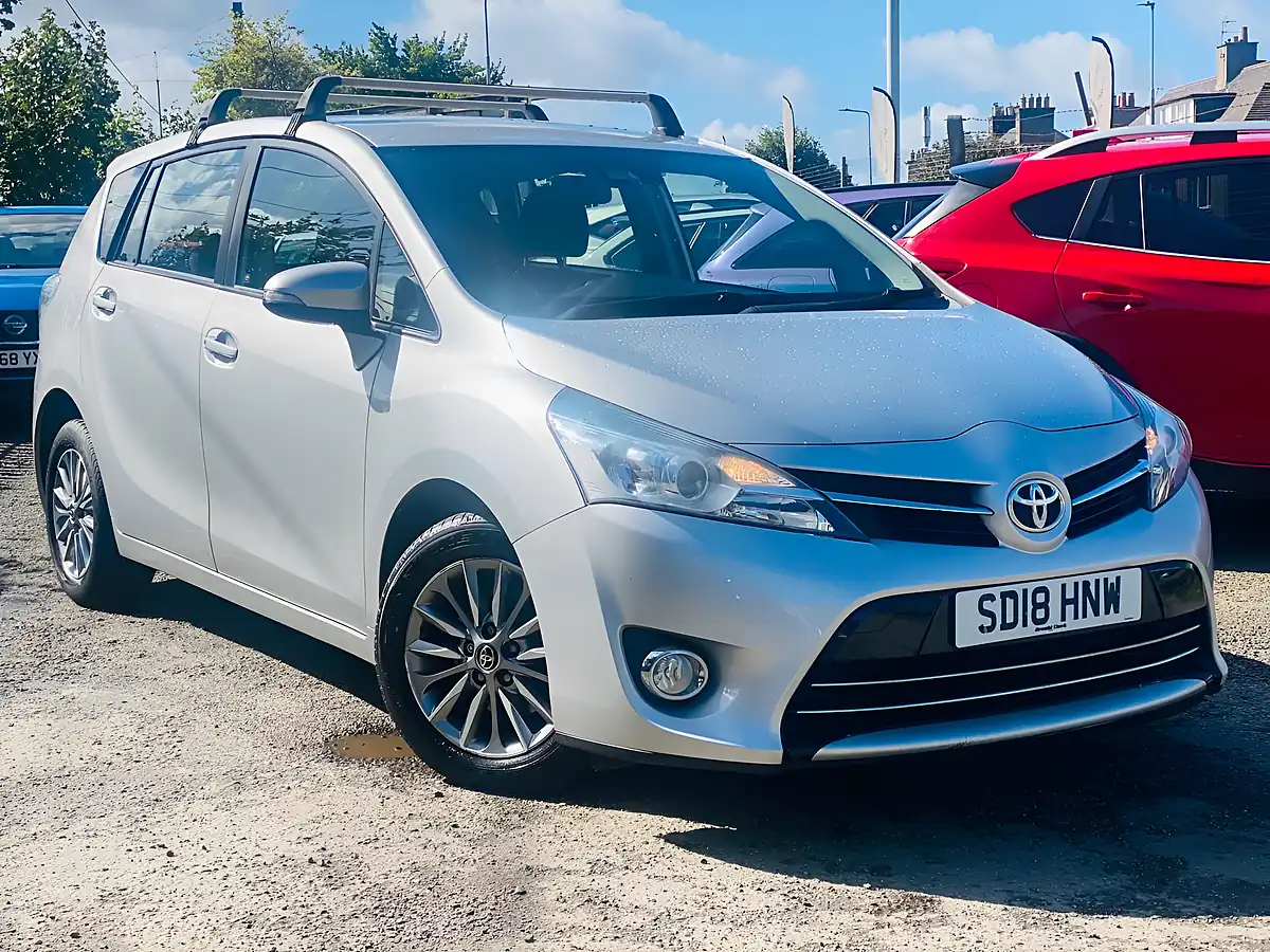 Used 2018 Toyota Verso Icon Silver - Front View