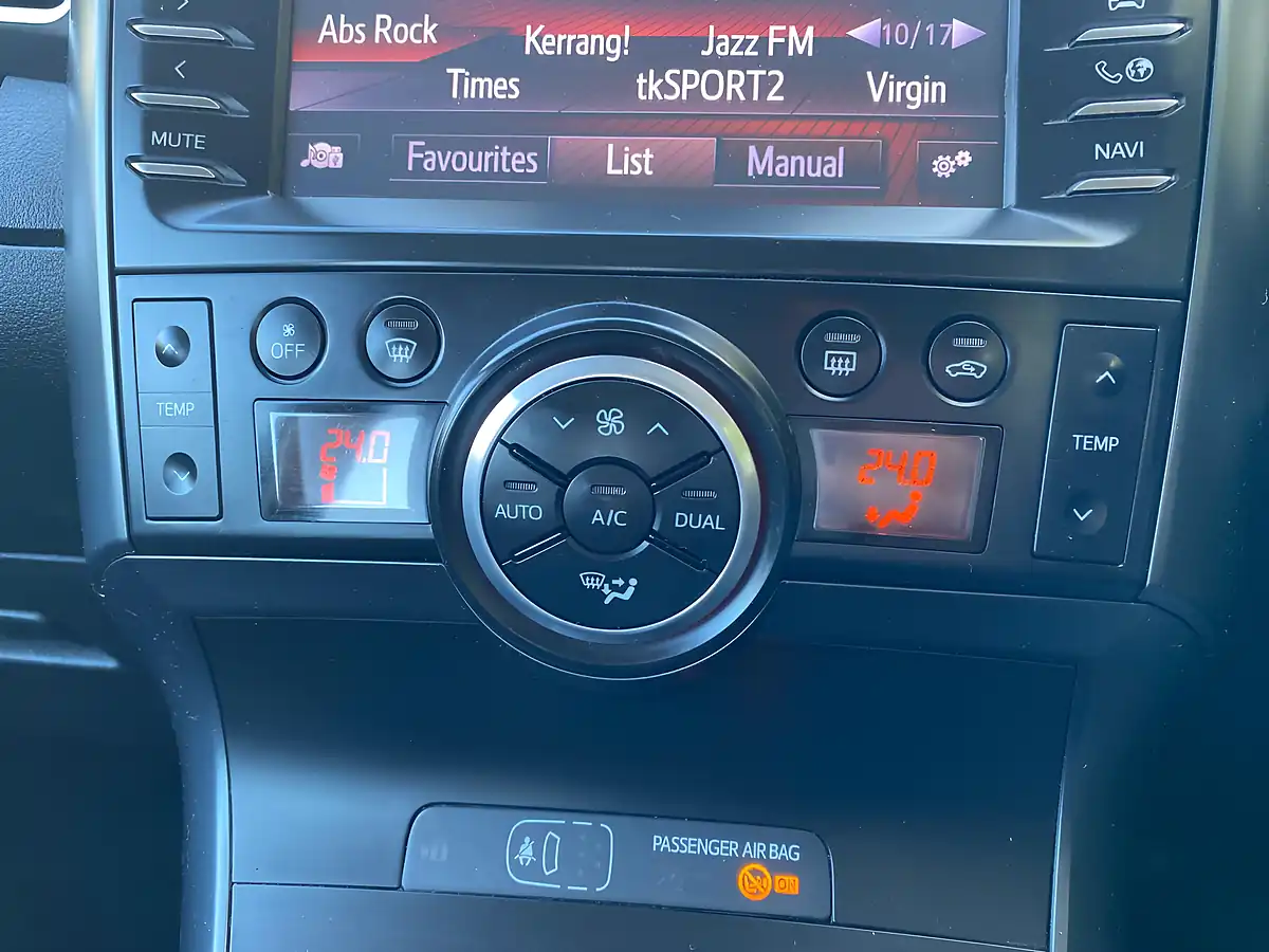 Used 2018 Toyota Verso Icon Silver - Interior and Exterior details 13