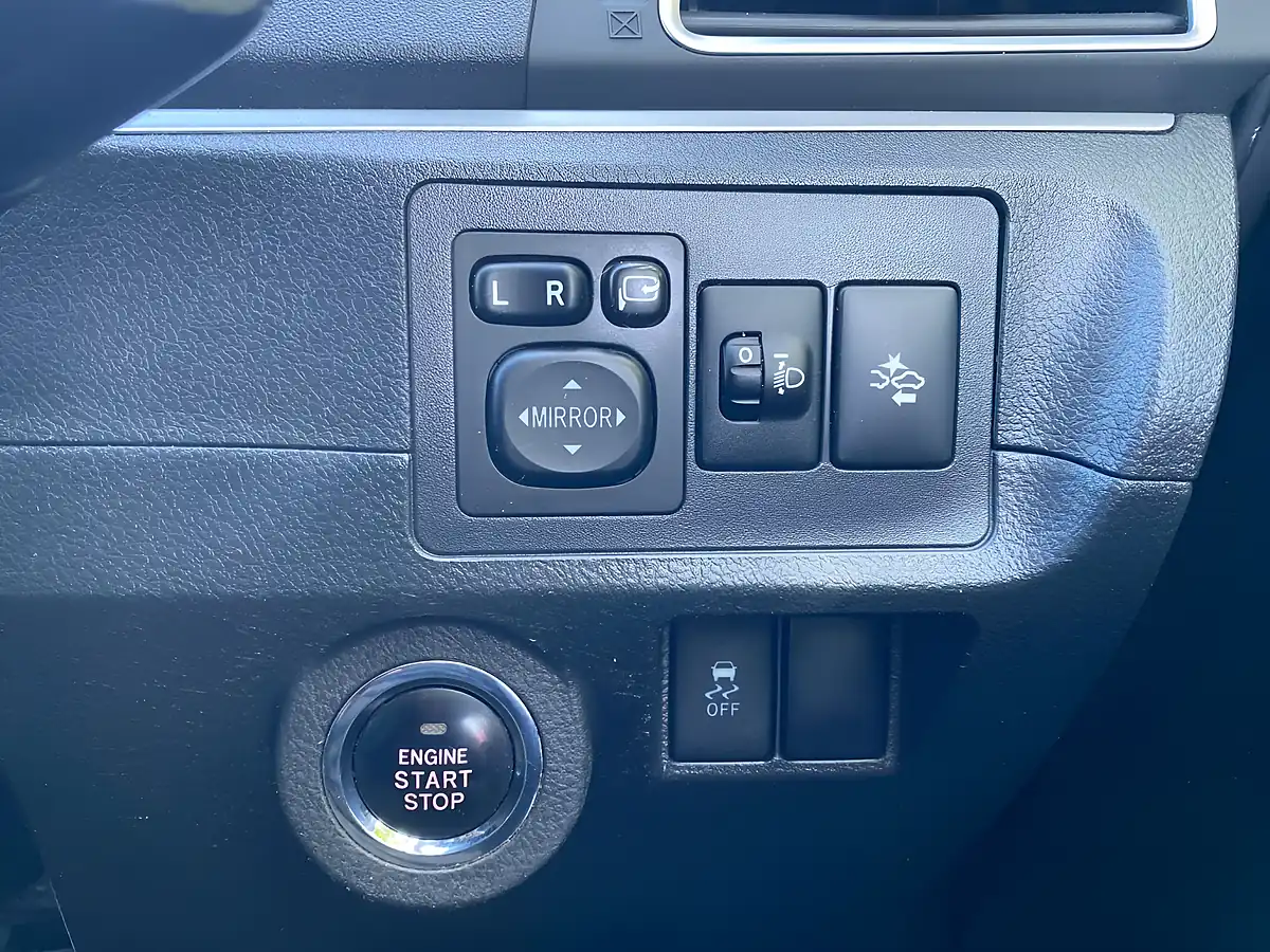 Used 2018 Toyota Verso Icon Silver - Interior and Exterior details 15