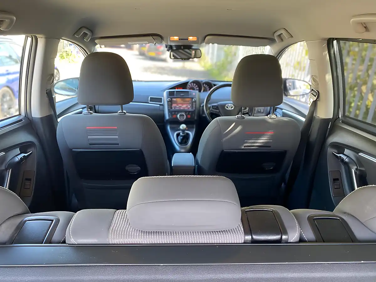 Used 2018 Toyota Verso Icon Silver - Interior and Exterior details 19