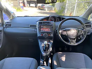 Used 2018 Toyota Verso Icon Silver - Interior and Exterior details 5