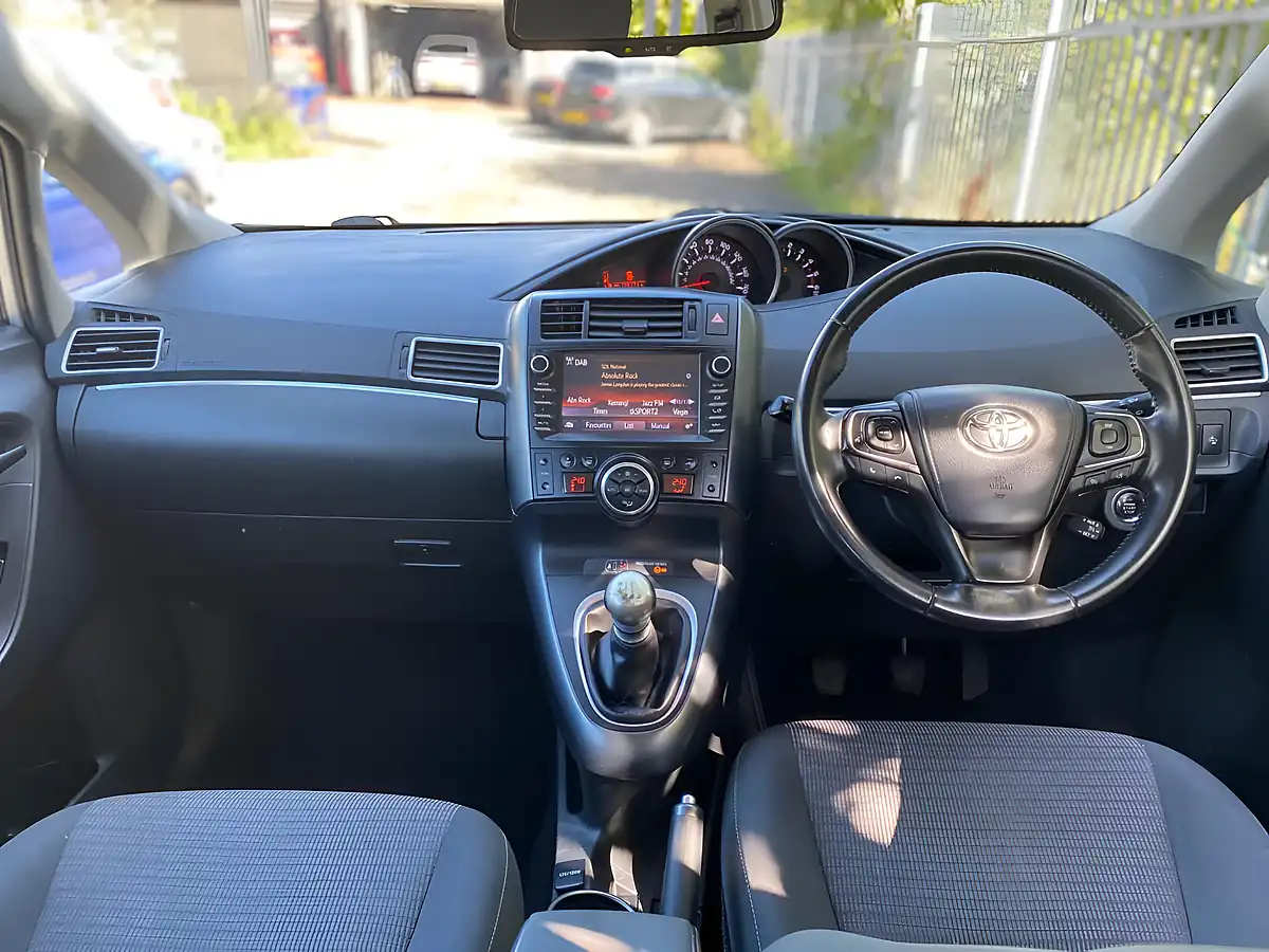 Used 2018 Toyota Verso Icon Silver - Interior and Exterior details 5