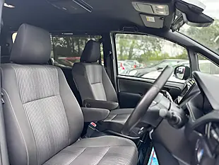 Used 2018 Toyota Voxy MPV Black - Interior and Exterior details 10