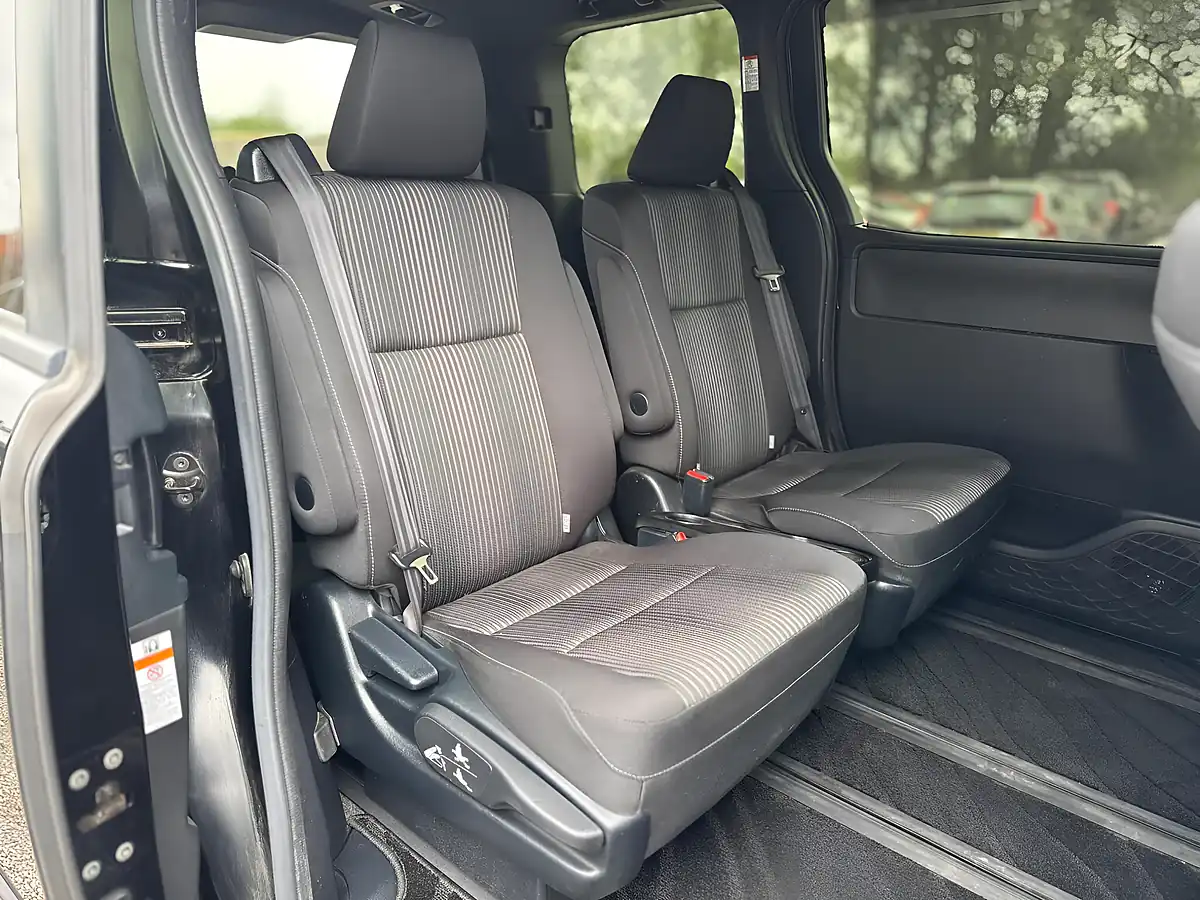 Used 2018 Toyota Voxy MPV Black - Interior and Exterior details 11