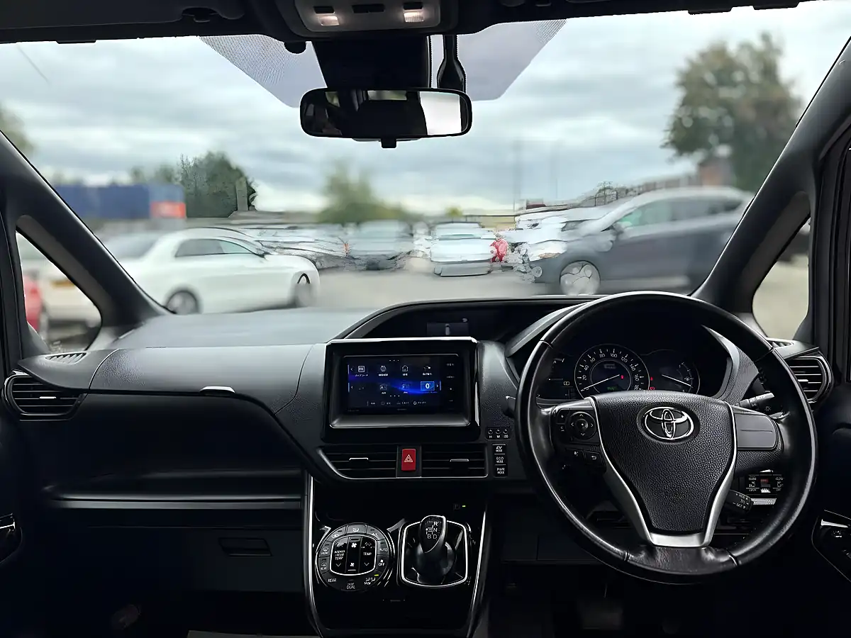 Used 2018 Toyota Voxy MPV Black - Interior and Exterior details 12