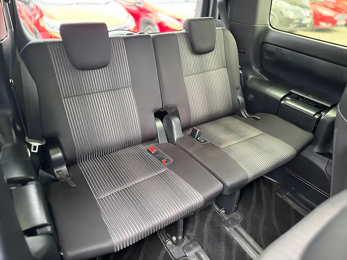 Used 2018 Toyota Voxy MPV Black - Interior and Exterior details 14
