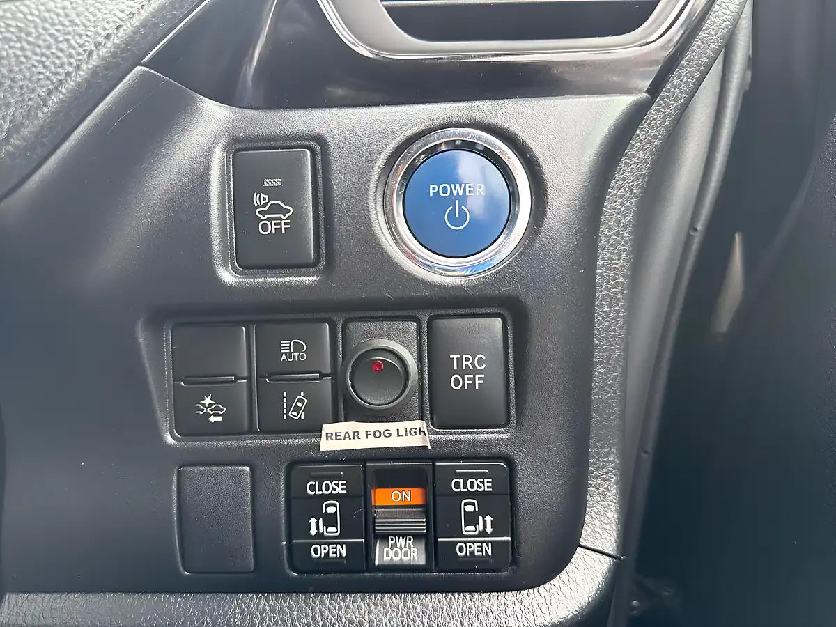Used 2018 Toyota Voxy MPV Black - Interior and Exterior details 15
