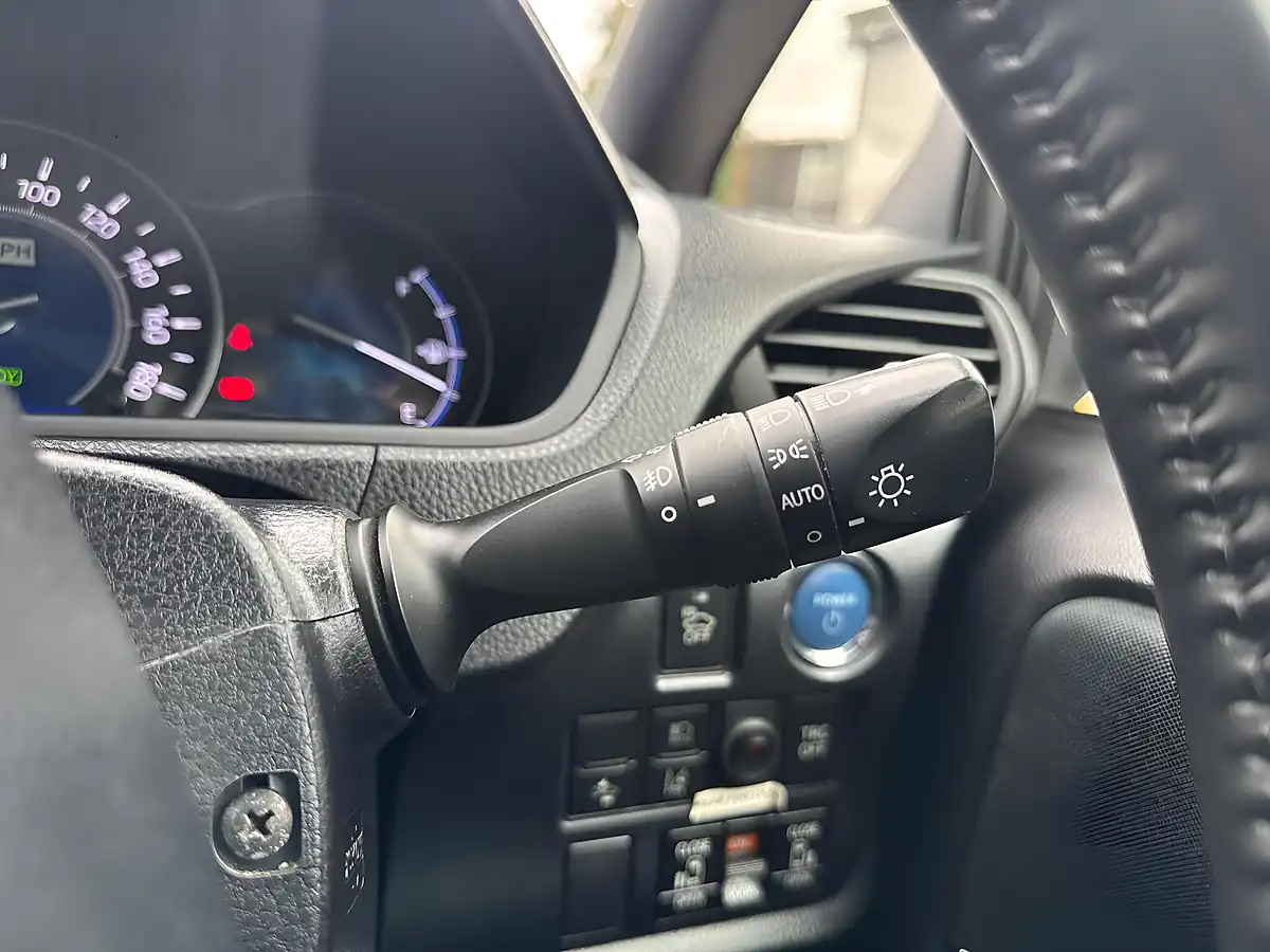 Used 2018 Toyota Voxy MPV Black - Interior and Exterior details 16