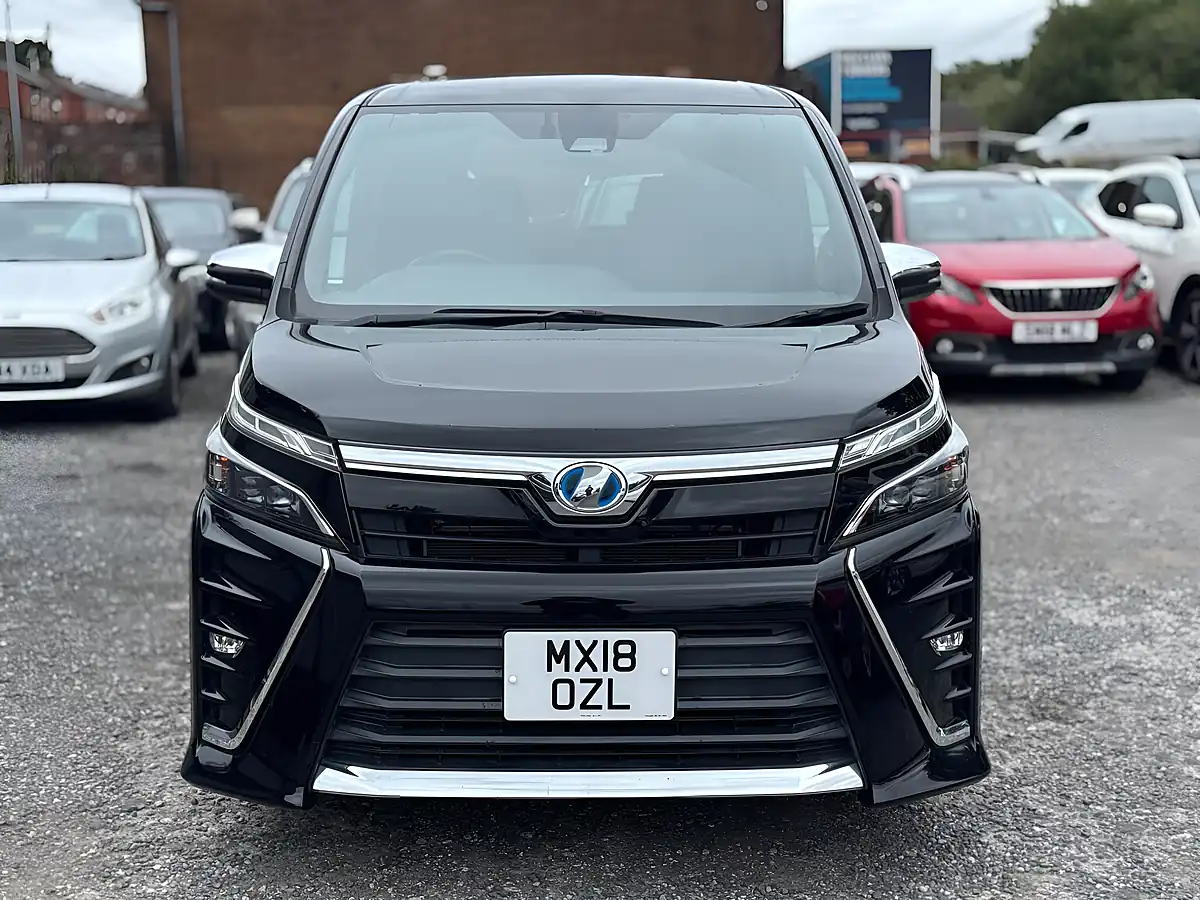 Used 2018 Toyota Voxy MPV Black - Interior and Exterior details 2