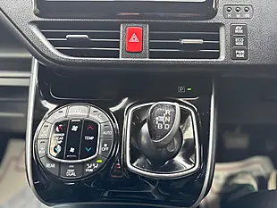 Used 2018 Toyota Voxy MPV Black - Interior and Exterior details 20