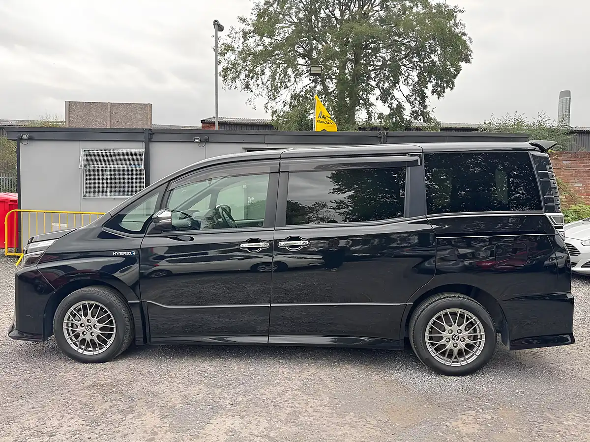 Used 2018 Toyota Voxy MPV Black - Interior and Exterior details 4