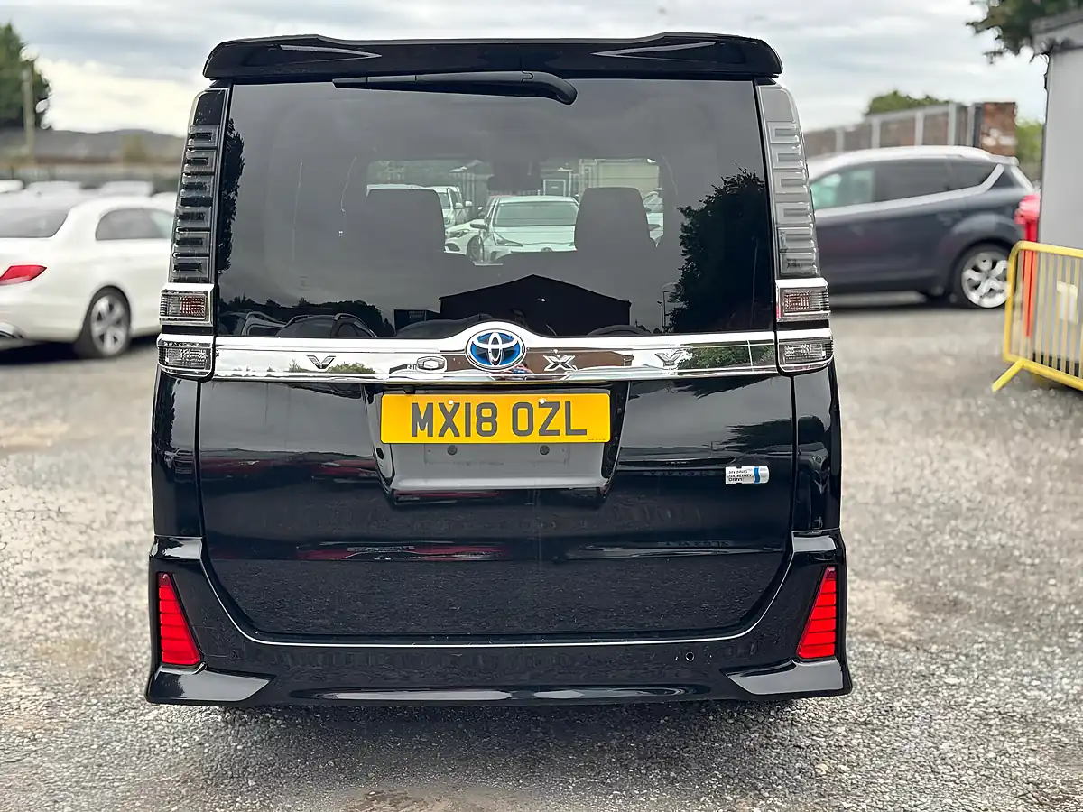 Used 2018 Toyota Voxy MPV Black - Interior and Exterior details 6