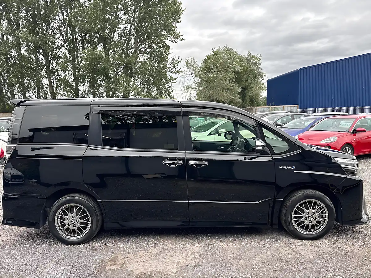 Used 2018 Toyota Voxy MPV Black - Interior and Exterior details 8