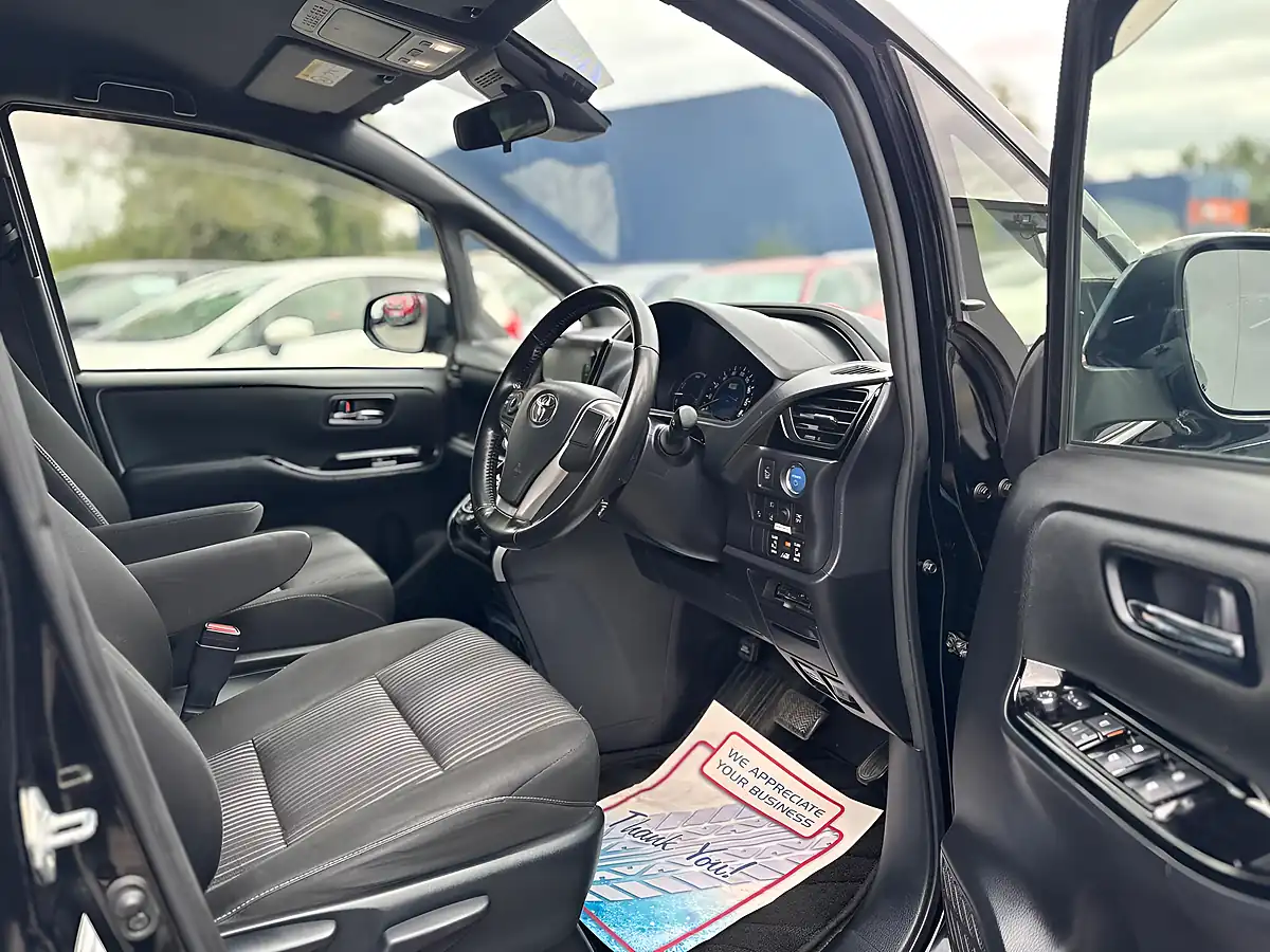 Used 2018 Toyota Voxy MPV Black - Interior and Exterior details 9