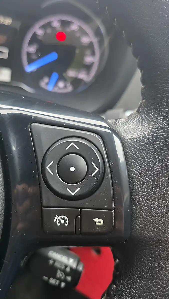 Used 2018 Toyota Yaris Icon Red - Interior and Exterior details 12