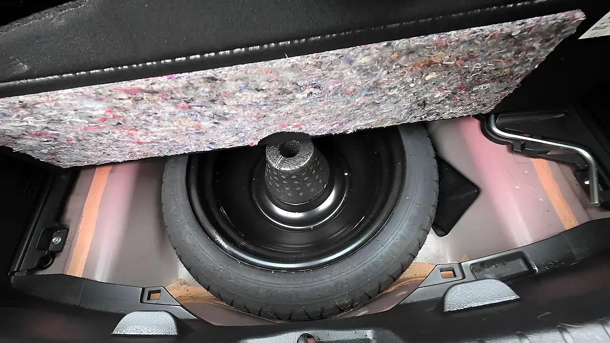 Used 2018 Toyota Yaris Icon Red - Interior and Exterior details 19