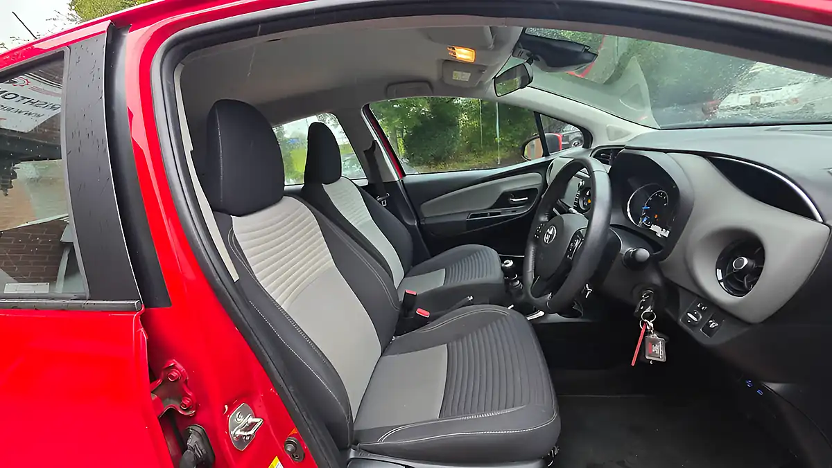 Used 2018 Toyota Yaris Icon Red - Interior and Exterior details 7