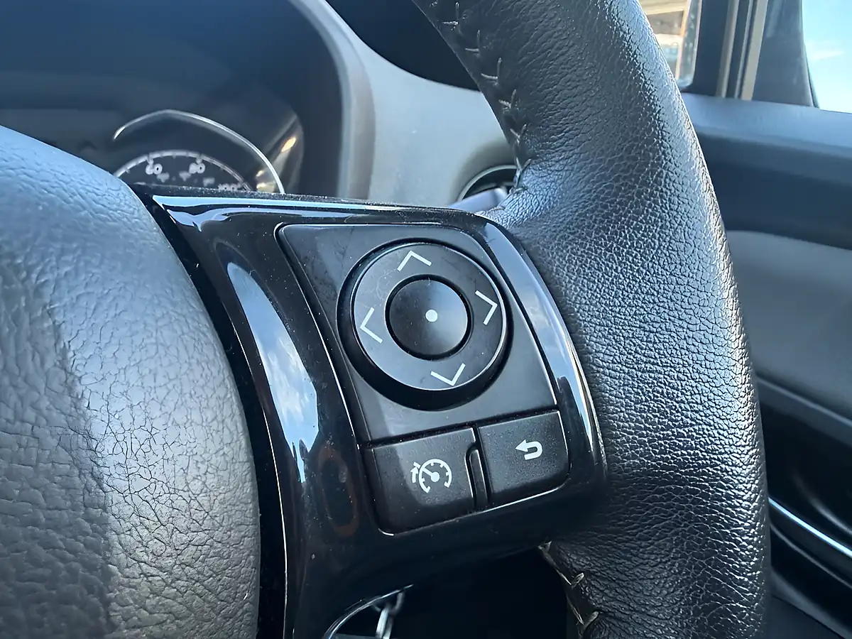 Used 2018 Toyota Yaris Icon Red - Interior and Exterior details 11