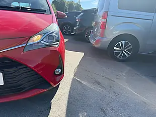 Used 2018 Toyota Yaris Icon Red - Interior and Exterior details 7