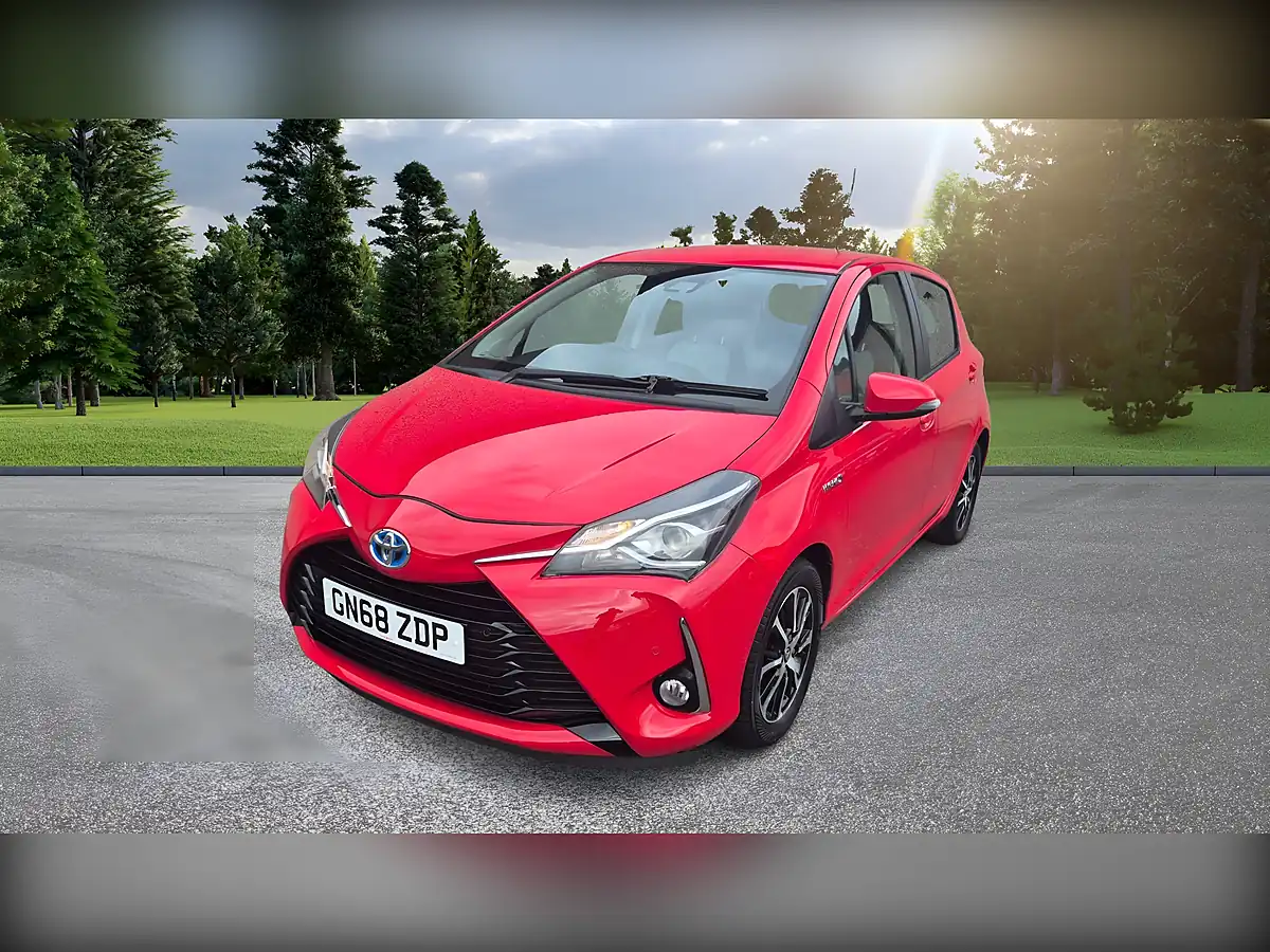 Used 2018 Toyota Yaris Icon Tech Red - Front View
