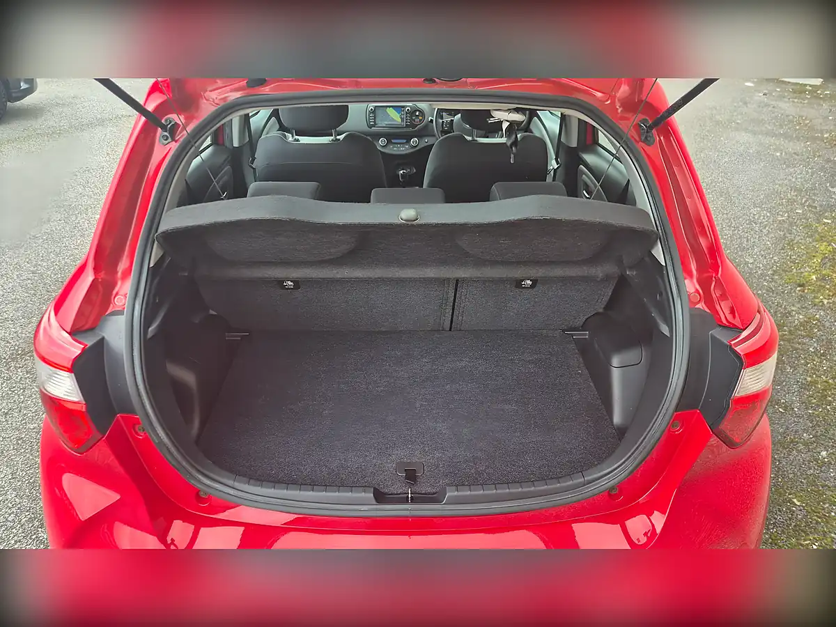 Used 2018 Toyota Yaris Icon Tech Red - Interior and Exterior details 14