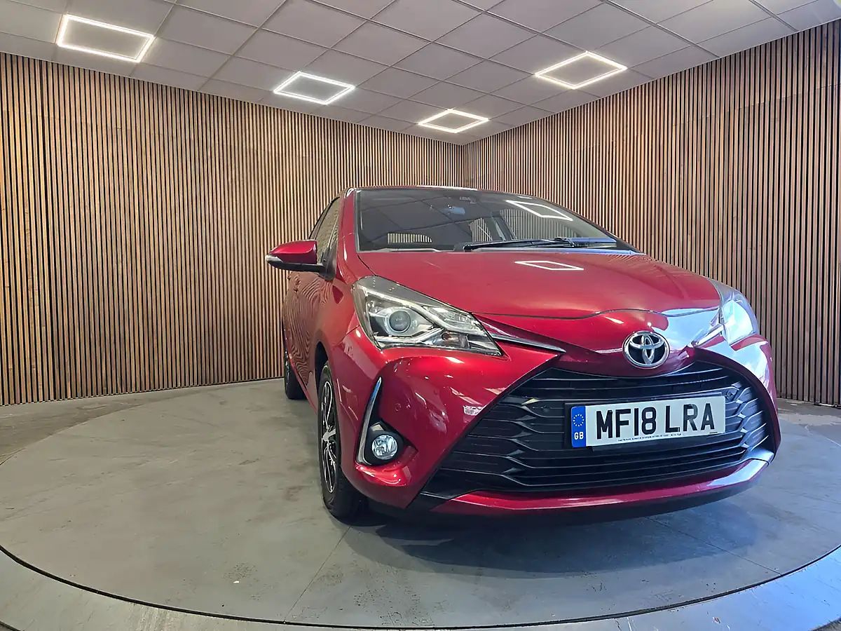 Used 2018 Toyota Yaris Icon Tech Red - Front View