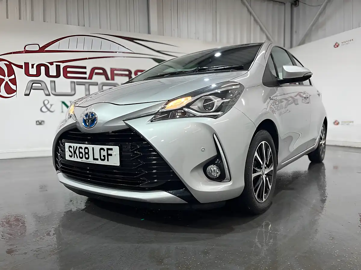 Used 2018 Toyota Yaris Icon Tech Silver - Interior and Exterior details 4