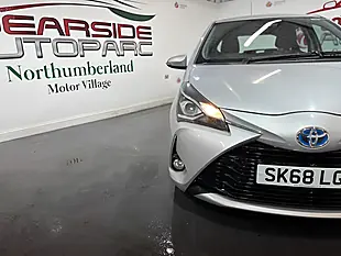 Used 2018 Toyota Yaris Icon Tech Silver - Interior and Exterior details 6