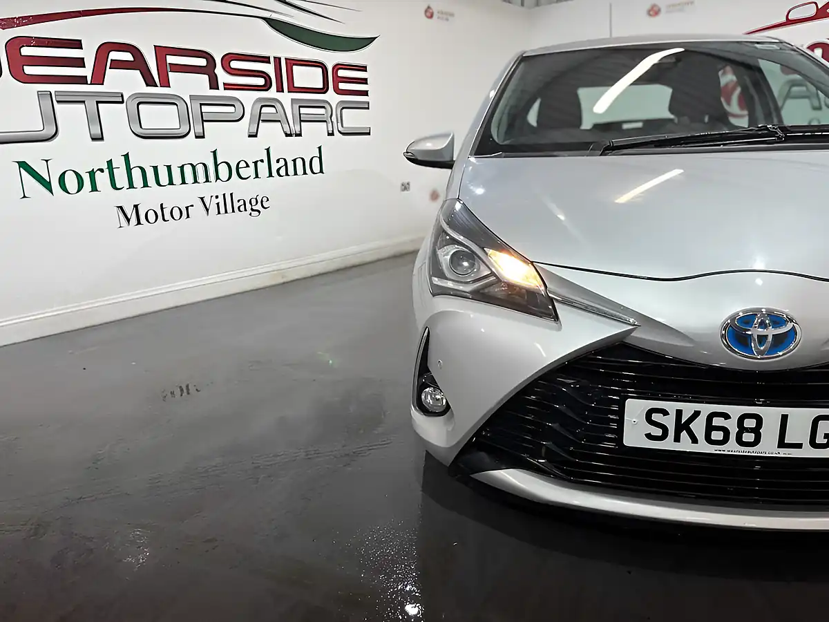 Used 2018 Toyota Yaris Icon Tech Silver - Interior and Exterior details 6