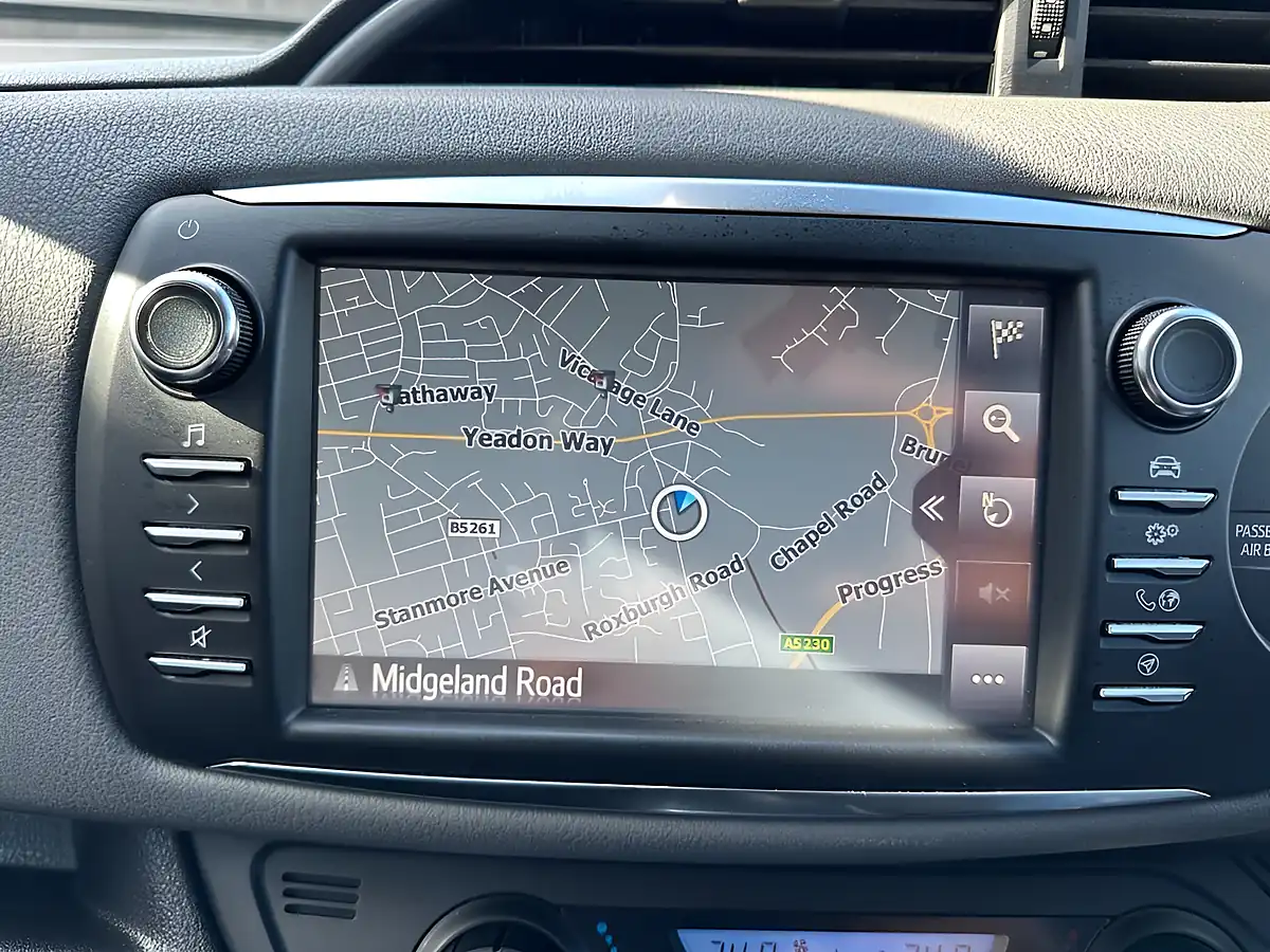 Used 2018 Toyota Yaris Icon Tech White - Interior and Exterior details 18