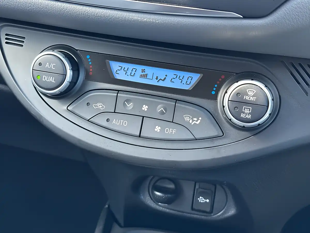 Used 2018 Toyota Yaris Icon Tech White - Interior and Exterior details 19