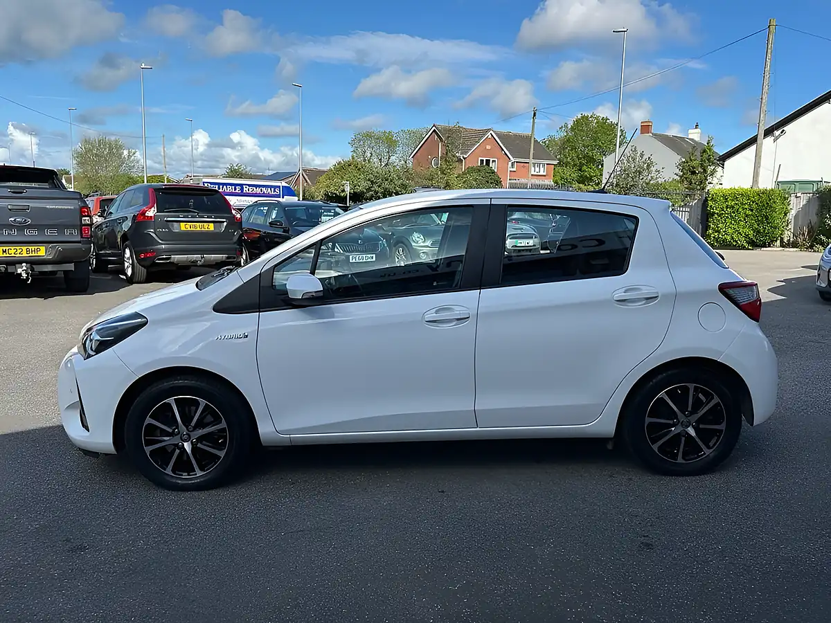 Used 2018 Toyota Yaris Icon Tech White - Interior and Exterior details 4
