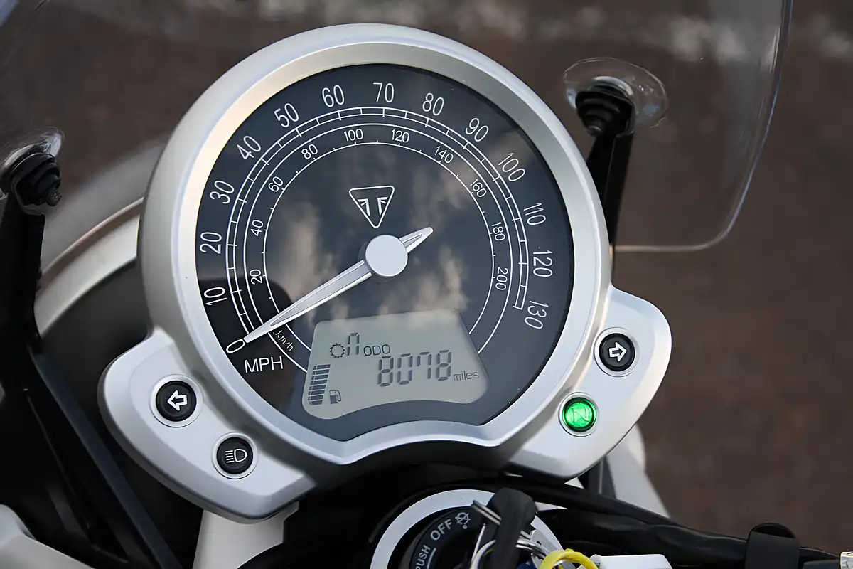 Used 2018 Triumph Bonneville Street Twin White - Interior and Exterior details 10
