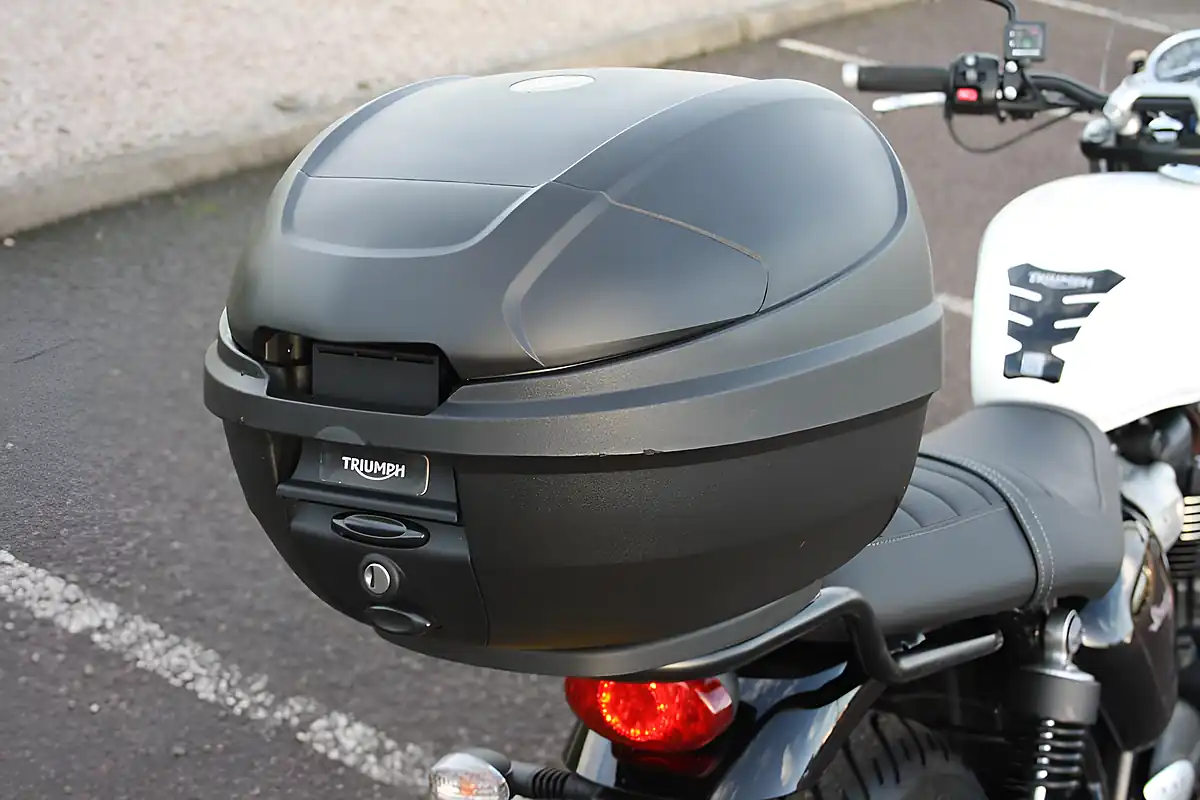 Used 2018 Triumph Bonneville Street Twin White - Interior and Exterior details 12