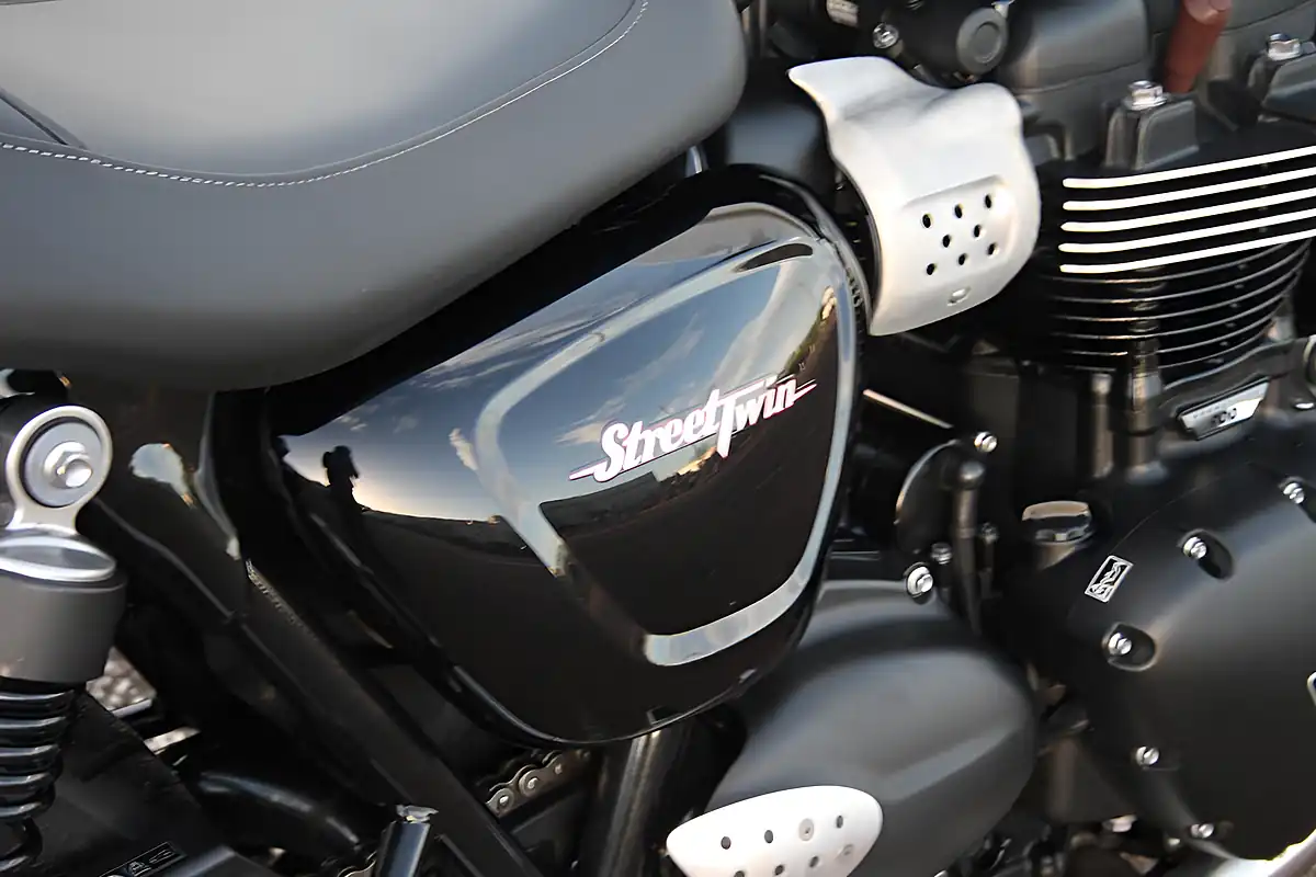 Used 2018 Triumph Bonneville Street Twin White - Interior and Exterior details 13