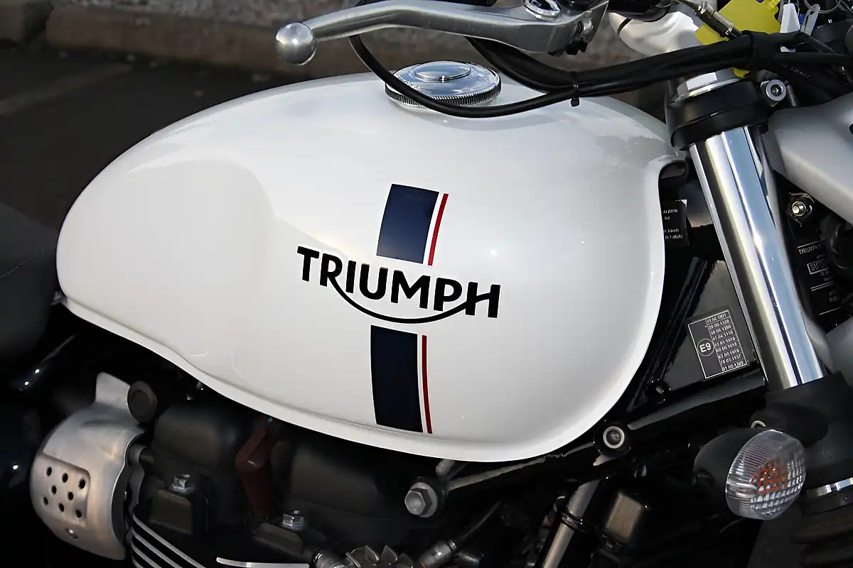 Used 2018 Triumph Bonneville Street Twin White - Interior and Exterior details 15