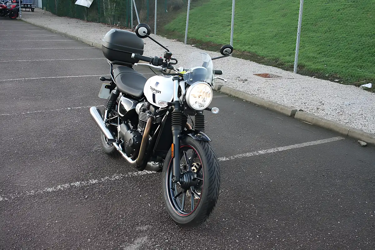 Used 2018 Triumph Bonneville Street Twin White - Interior and Exterior details 3