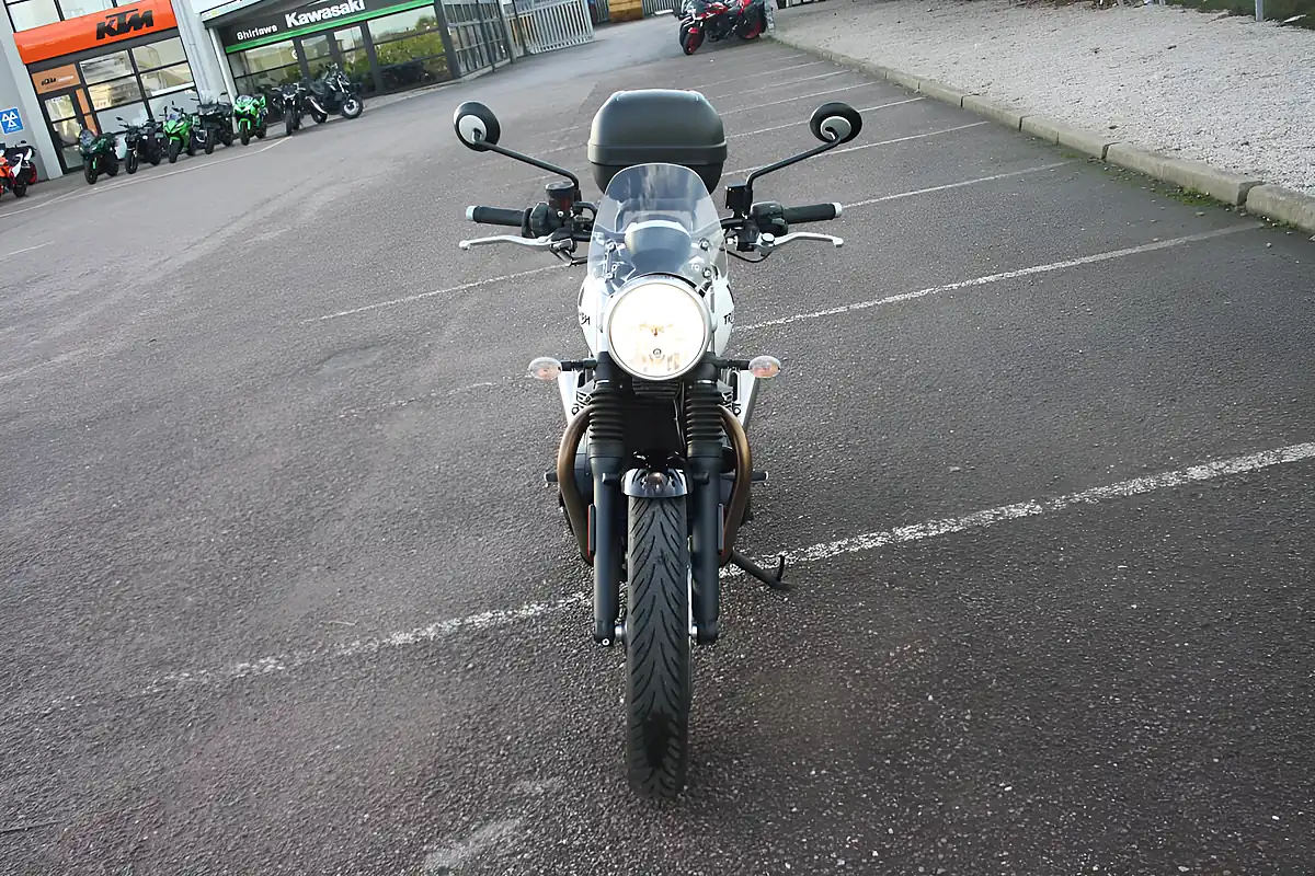 Used 2018 Triumph Bonneville Street Twin White - Interior and Exterior details 4